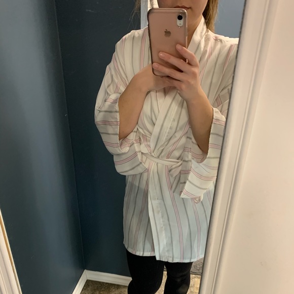 FOREVER 21 ROBE - Picture 4 of 5